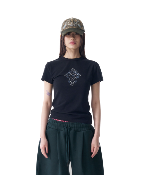 AAKAM(アーカム)の「スタッズ CROS2 ハーフトップ(ブラック)(Tシャツ/カットソー・レディース・その他・2/1)」の3枚目の写真