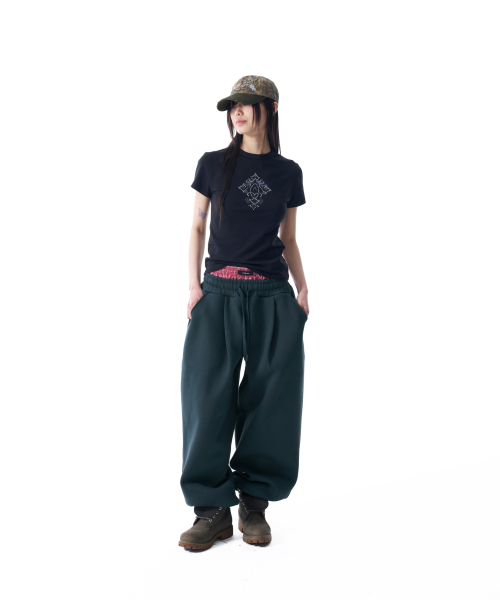AAKAM(アーカム)の「スタッズ CROS2 ハーフトップ(ブラック)(Tシャツ/カットソー・レディース・その他・2/1)」の5枚目の写真