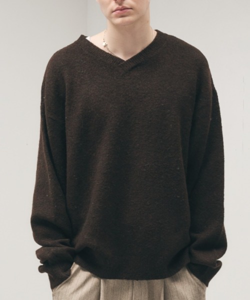 Adoon plain(アドーンプレーン)の「SHALLOW V-NECK WOOL BLEND MELANG KNIT / 浅Vネックウールブレンドメランジニット(ニット/セーター・メンズ・グリーン/ブラウン/ブルー/チャコールグレー・MEDIUM/LARGE)」の2枚目の写真