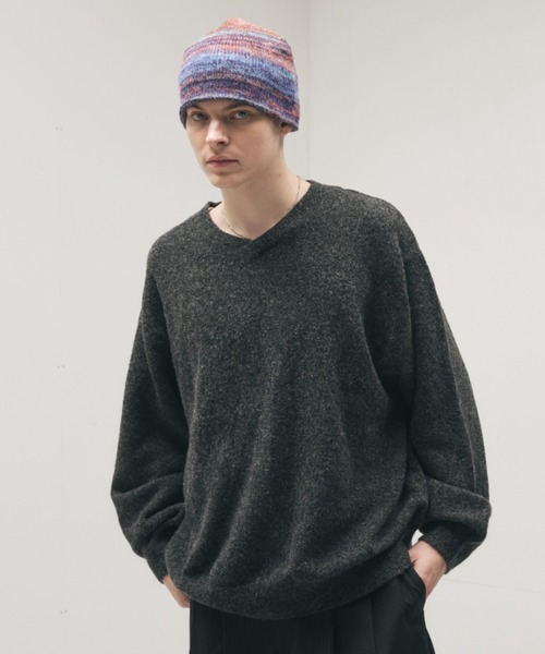 Adoon plain(アドーンプレーン)の「SHALLOW V-NECK WOOL BLEND MELANG KNIT / 浅Vネックウールブレンドメランジニット(ニット/セーター・メンズ・グリーン/ブラウン/ブルー/チャコールグレー・MEDIUM/LARGE)」の6枚目の写真