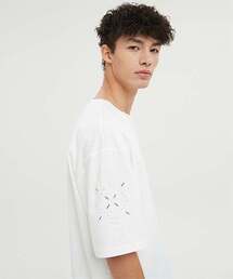 MOONSUN（ムーンサン）の「ESSENTIAL_UNISEX Argyle Hole Sleeve T-shirt [White]（Tシャツ/カットソー）」