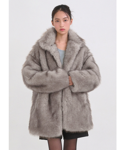 MICANE（ミケーネ）の「バーニス ハイネックハーフファージャケット（ムートンコート・レディース・ベージュ・LARGE/X-LARGE/SMALL/MEDIUM）」の2枚目の写真