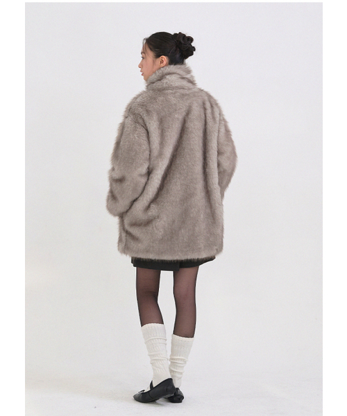 MICANE（ミケーネ）の「バーニス ハイネックハーフファージャケット（ムートンコート・レディース・ベージュ・LARGE/X-LARGE/SMALL/MEDIUM）」の5枚目の写真