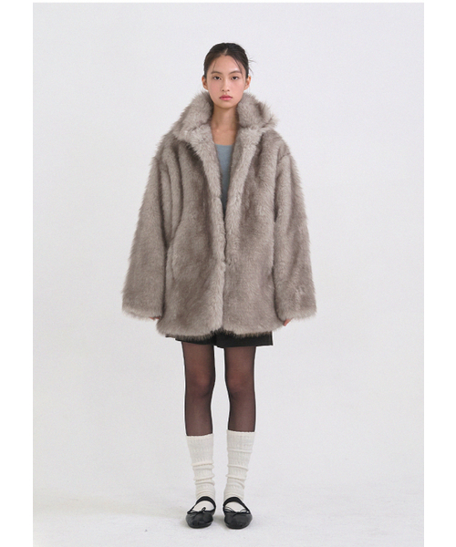 MICANE（ミケーネ）の「バーニス ハイネックハーフファージャケット（ムートンコート・レディース・ベージュ・LARGE/X-LARGE/SMALL/MEDIUM）」の7枚目の写真