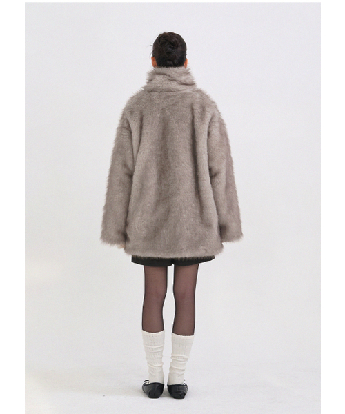 MICANE（ミケーネ）の「バーニス ハイネックハーフファージャケット（ムートンコート・レディース・ベージュ・LARGE/X-LARGE/SMALL/MEDIUM）」の8枚目の写真