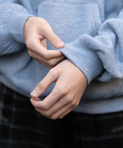 WEGO（ウィゴー）の「WEGO/カレッジロゴボアパーカー（パーカー・メンズ・杢グレー/ダークグリーン/ネイビー/ワイン・LARGE/MEDIUM）」の13枚目の写真