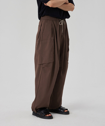 MAKEITTO（メイキット）の「TWO TUCK WIDE PARACHUTE CARGO PANTS_BROWN（その他パンツ）」