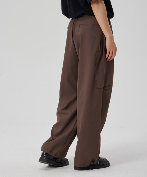 MAKEITTO(メイキット)の「TWO TUCK WIDE PARACHUTE CARGO PANTS_BROWN(その他パンツ・メンズ・その他・LARGE/MEDIUM/X-LARGE/XX-LARGE)」の7枚目の写真