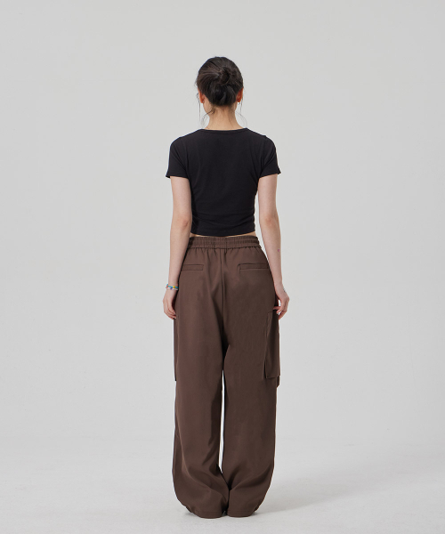 MAKEITTO(メイキット)の「TWO TUCK WIDE PARACHUTE CARGO PANTS_BROWN(その他パンツ・メンズ・その他・LARGE/MEDIUM/X-LARGE/XX-LARGE)」の11枚目の写真