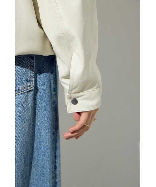 AZUL by moussy(アズールバイマウジー)の「【身長/骨格別着用画像あり】フェイクレザーミドルブルゾン 冬服 秋服 ライダース フェイクレザージャケット(ブルゾン・レディース・アイボリー/ブラック/ブラウン・FREE)」の13枚目の写真