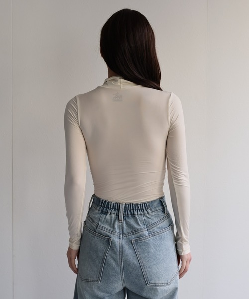 ap retro(アプレトロ)の「【ap retro basic】カップ付きハイネックヒートフィットインナー(Tシャツ/カットソー・レディース・ベージュ/ホワイト/ブラウン/ブラック・LARGE/MEDIUM/X-LARGE)」の8枚目の写真