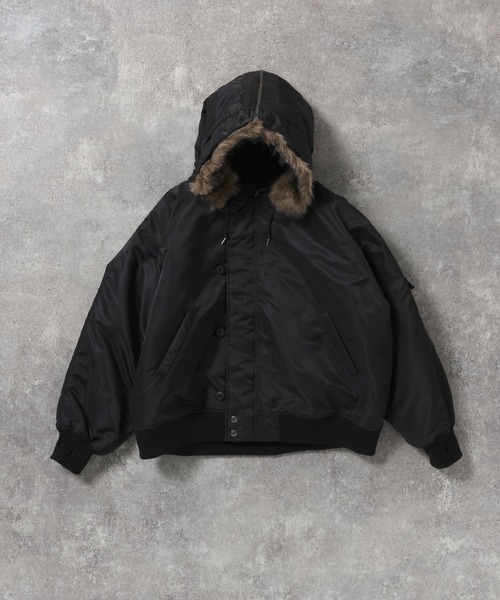 LAKOLE(ラコレ)の「N2Bブルゾン / 634756(ブルゾン・メンズ・ブラック/カーキ・LARGE/MEDIUM)」の2枚目の写真