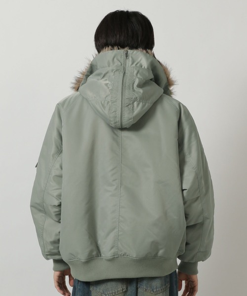 LAKOLE(ラコレ)の「N2Bブルゾン / 634756(ブルゾン・メンズ・ブラック/カーキ・LARGE/MEDIUM)」の4枚目の写真