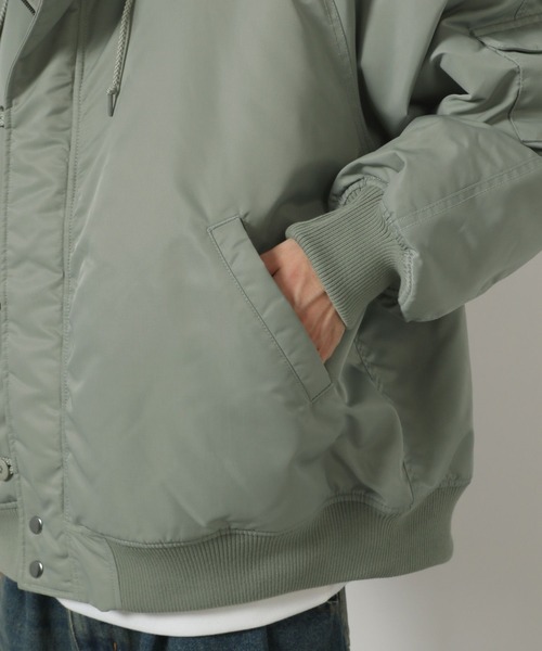 LAKOLE(ラコレ)の「N2Bブルゾン / 634756(ブルゾン・メンズ・ブラック/カーキ・LARGE/MEDIUM)」の8枚目の写真