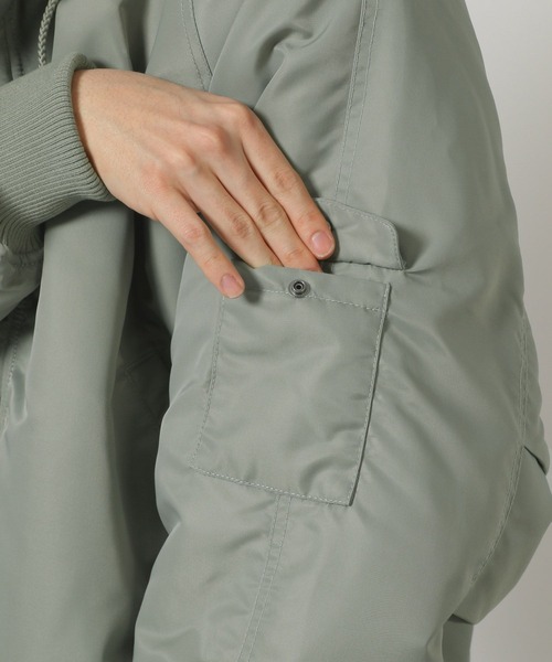 LAKOLE(ラコレ)の「N2Bブルゾン / 634756(ブルゾン・メンズ・ブラック/カーキ・LARGE/MEDIUM)」の9枚目の写真