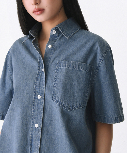 MUSINSA STANDARD WOMAN（ムシンサスタンダードウーマン）の「ウィメンズオーバーサイズ半袖デニムシャツ[ライトインディゴ]（シャツ/ブラウス・レディース・その他・MEDIUM/LARGE/X-SMALL/SMALL）」の4枚目の写真