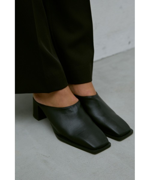 un/neu（アンノイ）の「スクエアトゥ モードミュール（パンプス・レディース・ブラック・SMALL/MEDIUM/LARGE）」の2枚目の写真