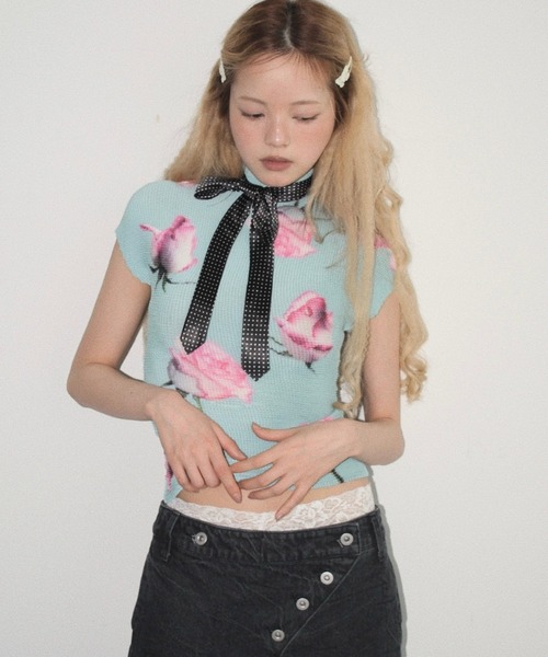 【新品未使用/タグ付き】プリーツプリントトップス musubore pleated print tops 'scattered rose' / プリーツプリントトップス（T