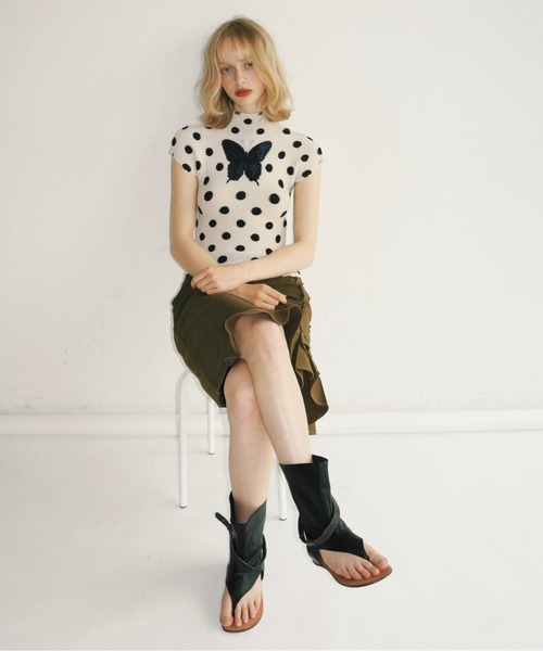 musubore(ムスボレ)の「pleated print tops "scattered rose" / プリーツプリントトップス(Tシャツ/カットソー・レディース・ブルー/ブラック/アイボリー・FREE)」の12枚目の写真