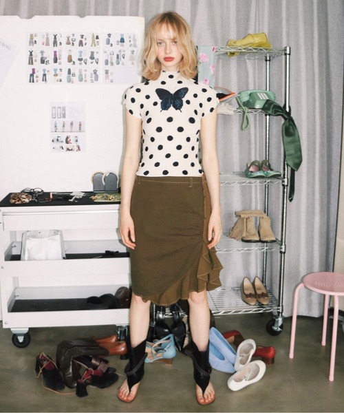 musubore(ムスボレ)の「pleated print tops "scattered rose" / プリーツプリントトップス(Tシャツ/カットソー・レディース・ブルー/ブラック/アイボリー・FREE)」の13枚目の写真