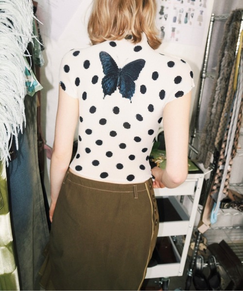 musubore(ムスボレ)の「pleated print tops "scattered rose" / プリーツプリントトップス(Tシャツ/カットソー・レディース・ブルー/ブラック/アイボリー・FREE)」の17枚目の写真