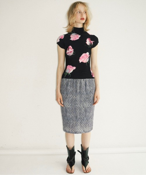 musubore(ムスボレ)の「pleated print tops "scattered rose" / プリーツプリントトップス(Tシャツ/カットソー・レディース・ブルー/ブラック/アイボリー・FREE)」の19枚目の写真