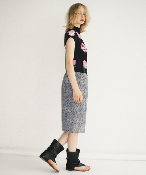 musubore(ムスボレ)の「pleated print tops "scattered rose" / プリーツプリントトップス(Tシャツ/カットソー・レディース・ブルー/ブラック/アイボリー・FREE)」の20枚目の写真