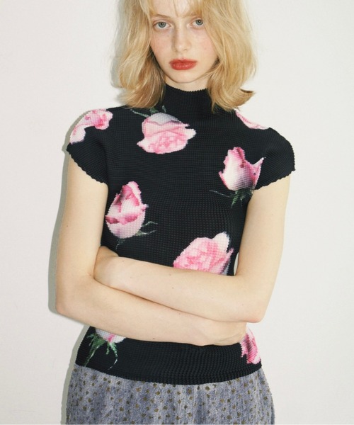 musubore(ムスボレ)の「pleated print tops "scattered rose" / プリーツプリントトップス(Tシャツ/カットソー・レディース・ブルー/ブラック/アイボリー・FREE)」の22枚目の写真