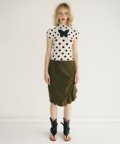 musubore(ムスボレ)の「pleated print tops "scattered rose" / プリーツプリントトップス(Tシャツ/カットソー・レディース・ブルー/ブラック/アイボリー・FREE)」の4枚目の写真