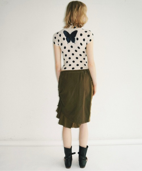 musubore(ムスボレ)の「pleated print tops "scattered rose" / プリーツプリントトップス(Tシャツ/カットソー・レディース・ブルー/ブラック/アイボリー・FREE)」の7枚目の写真