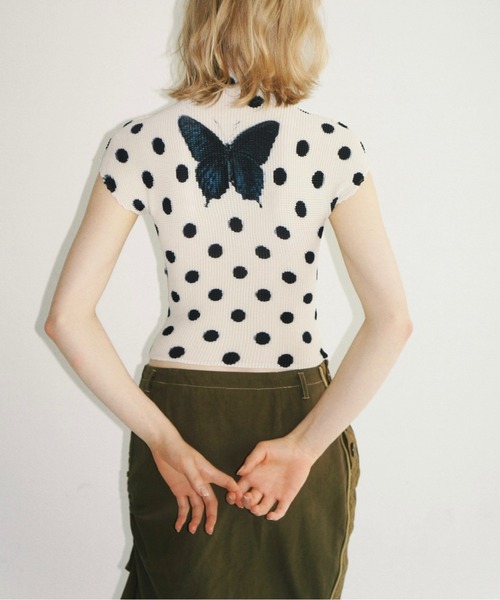 musubore(ムスボレ)の「pleated print tops "scattered rose" / プリーツプリントトップス(Tシャツ/カットソー・レディース・ブルー/ブラック/アイボリー・FREE)」の11枚目の写真