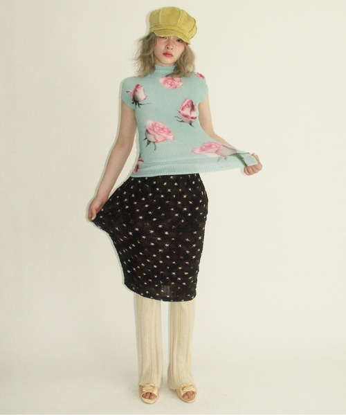 musubore(ムスボレ)の「pleated print tops "scattered rose" / プリーツプリントトップス(Tシャツ/カットソー・レディース・ブルー/ブラック/アイボリー・FREE)」の21枚目の写真