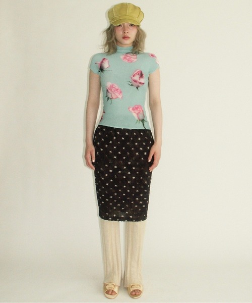 musubore(ムスボレ)の「pleated print tops "scattered rose" / プリーツプリントトップス(Tシャツ/カットソー・レディース・ブルー/ブラック/アイボリー・FREE)」の18枚目の写真