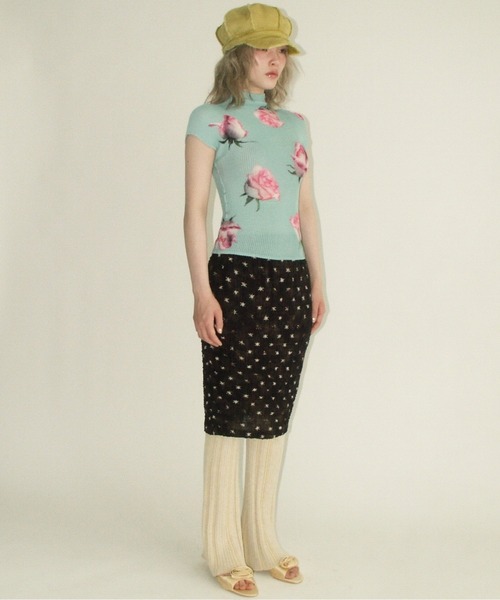 musubore(ムスボレ)の「pleated print tops "scattered rose" / プリーツプリントトップス(Tシャツ/カットソー・レディース・ブルー/ブラック/アイボリー・FREE)」の22枚目の写真