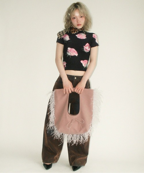 musubore(ムスボレ)の「pleated print tops "scattered rose" / プリーツプリントトップス(Tシャツ/カットソー・レディース・ブルー/ブラック/アイボリー・FREE)」の12枚目の写真
