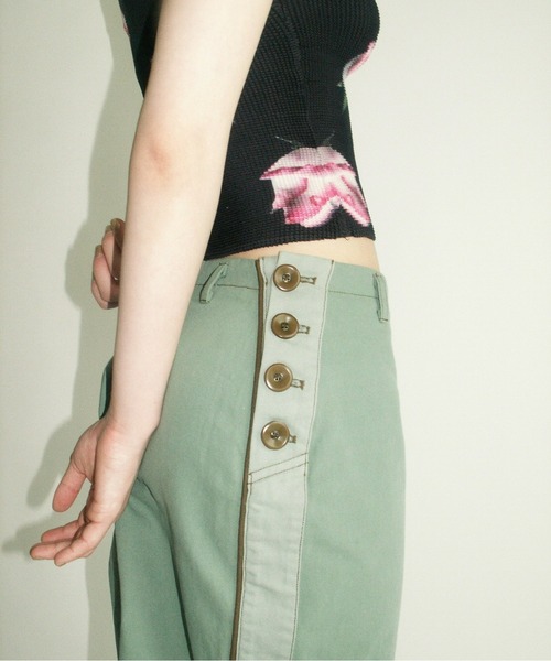 musubore(ムスボレ)の「pleated print tops "scattered rose" / プリーツプリントトップス(Tシャツ/カットソー・レディース・ブルー/ブラック/アイボリー・FREE)」の15枚目の写真