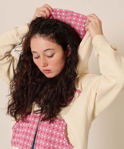 TINA：JOJUN（ティーナジョジュン）の「フロントジップ スタープリント パーカー TINA：JOJUN（パーカー・レディース・アイボリー/ネイビー・M）」の9枚目の写真