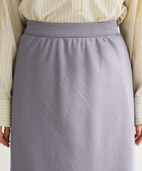 Green Parks(グリーンパークス)の「光沢サテンナロースカート(スカート・レディース・ブラック/アイボリー/チャコールグレー・FREE)」の11枚目の写真