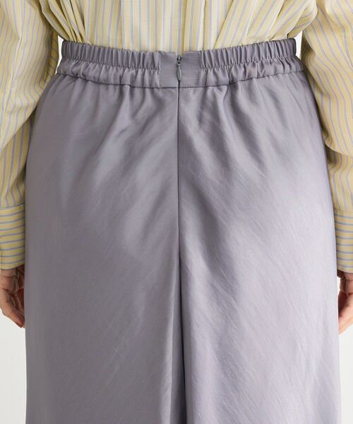 Green Parks(グリーンパークス)の「光沢サテンナロースカート(スカート・レディース・ブラック/アイボリー/チャコールグレー・FREE)」の12枚目の写真