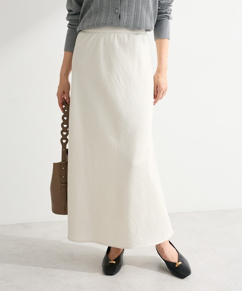 Green Parks(グリーンパークス)の「光沢サテンナロースカート(スカート・レディース・ブラック/アイボリー/チャコールグレー・FREE)」の2枚目の写真