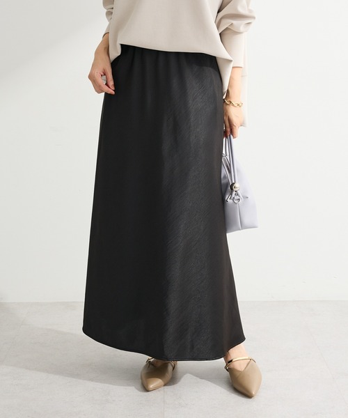 Green Parks(グリーンパークス)の「光沢サテンナロースカート(スカート・レディース・ブラック/アイボリー/チャコールグレー・FREE)」の1枚目の写真