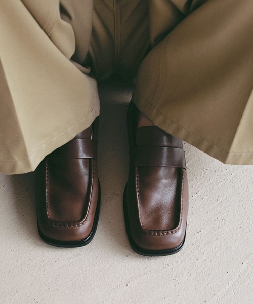 ETRE TOKYO（エトレトウキョウ）の「ソフトレザースクエアローファー（ローファー・レディース・ブラック/ブラウン/ベージュ・38/37/36）」の4枚目の写真