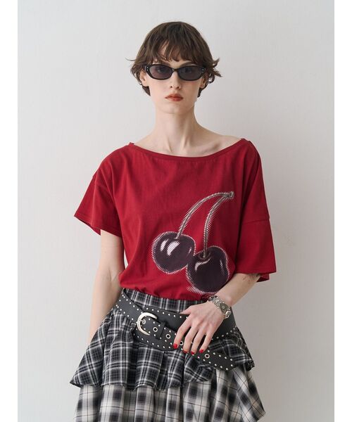jouetie(ジュエティ)の「チェリーワンショルルーズTシャツ(Tシャツ/カットソー・レディース・ブラック/レッド/オフホワイト・MEDIUM)」の3枚目の写真