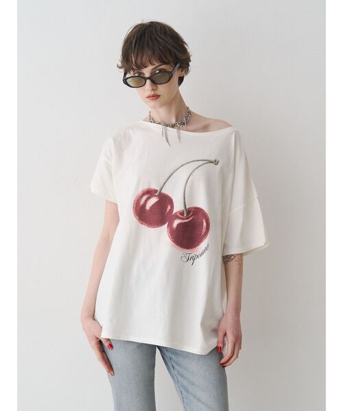 jouetie(ジュエティ)の「チェリーワンショルルーズTシャツ(Tシャツ/カットソー・レディース・ブラック/レッド/オフホワイト・MEDIUM)」の1枚目の写真