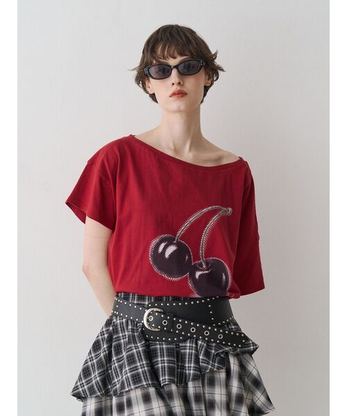jouetie(ジュエティ)の「チェリーワンショルルーズTシャツ(Tシャツ/カットソー・レディース・ブラック/レッド/オフホワイト・MEDIUM)」の4枚目の写真
