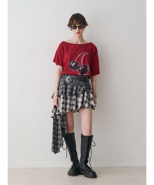 jouetie(ジュエティ)の「チェリーワンショルルーズTシャツ(Tシャツ/カットソー・レディース・ブラック/レッド/オフホワイト・MEDIUM)」の6枚目の写真
