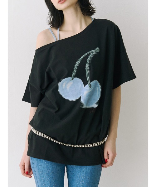 jouetie(ジュエティ)の「チェリーワンショルルーズTシャツ(Tシャツ/カットソー・レディース・ブラック/レッド/オフホワイト・MEDIUM)」の5枚目の写真