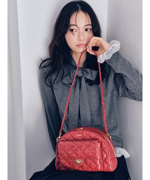 FURFUR(ファーファー)の「【USAGI ONLINE/ZOZOTOWN限定】2WAYキルティングミニバッグ(ショルダーバッグ・レディース・ブルー/ブラック/ホワイト/レッド/ピンク・F)」の10枚目の写真