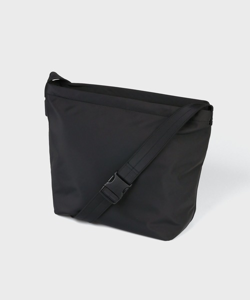 Paul Smith(ポールスミス)の「PSライトポリエステル ショルダーバッグ【553403 B034S】(ショルダーバッグ・メンズ・ブラック・FREE)」の2枚目の写真