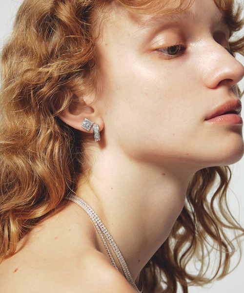 les bonbon(ルボンボン)の「【les bon bon】princess triangle hug pierce/プリンセス トライアングル ハグ ピアス BOB790(ピアス(両耳用)・レディース・シルバー・FREE)」の4枚目の写真